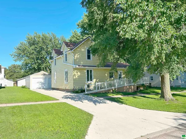 605 Cherokee St, Alta, IA 51002