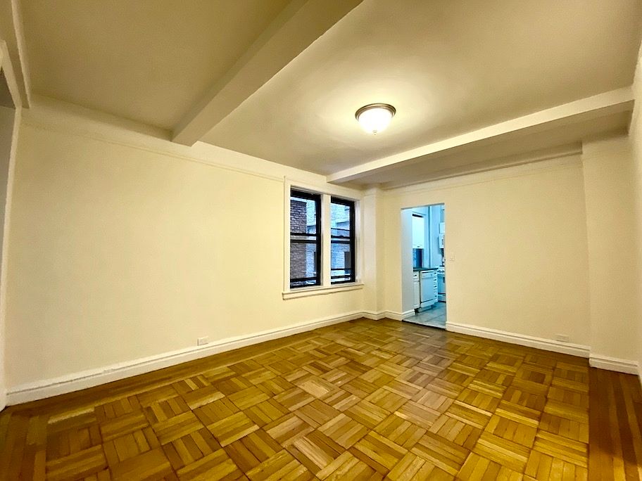 1st image of 305 Lexington Ave APT 3a