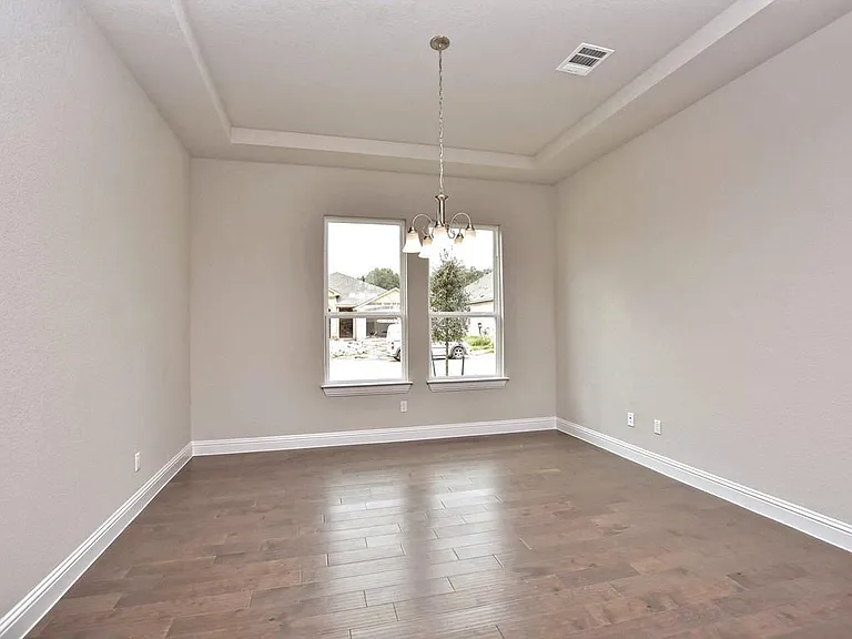 813 Palamos Dr — Photo 10