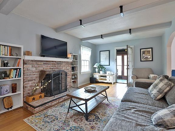 4th image of 815 Saint James Ave