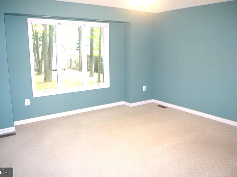 812 Petinot Pl — Photo 8