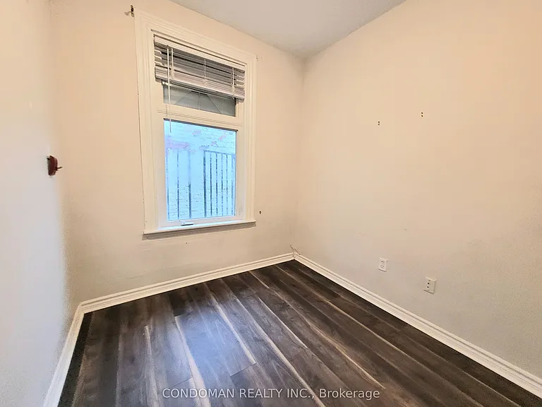 139 1/2 John St S #6 — Photo 13