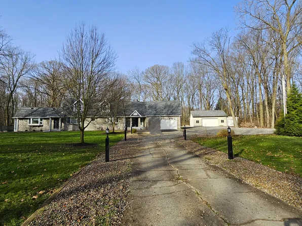 1852 Sager Rd, Valparaiso, IN 46383