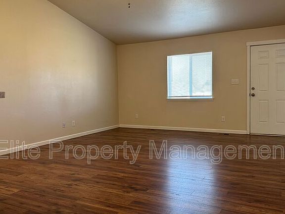 2nd image of 983 S Palomar Dr