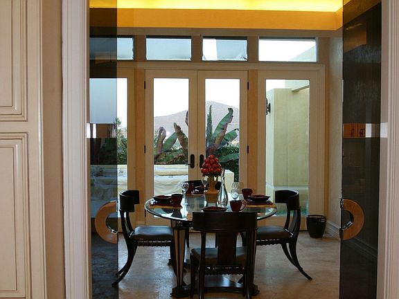 Sunny Breakfast Room