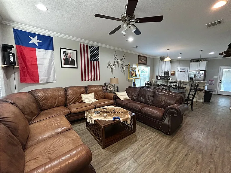 1418 Holleman Dr — Photo 2