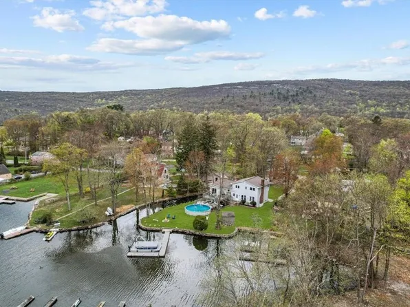 7 Woodland Drive, Greenwood Lake, NY 10925