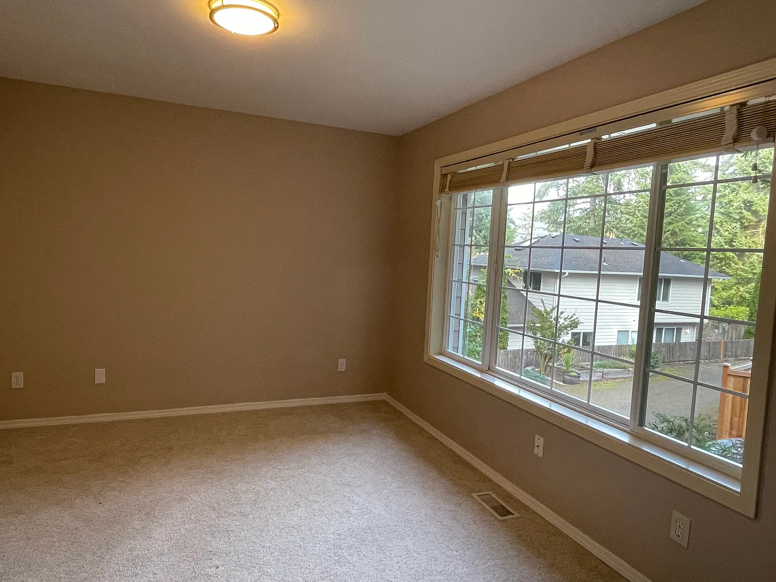 4 bed, 2623 sqft, $4,800 — Photo 3