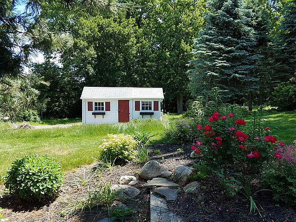 Outdoor garden shed