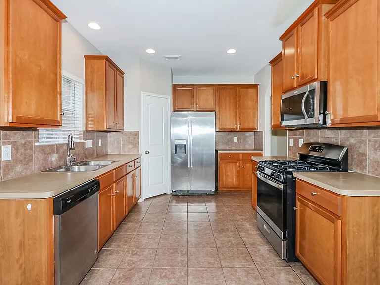 6015 Starbrook Creek Dr — Photo 9