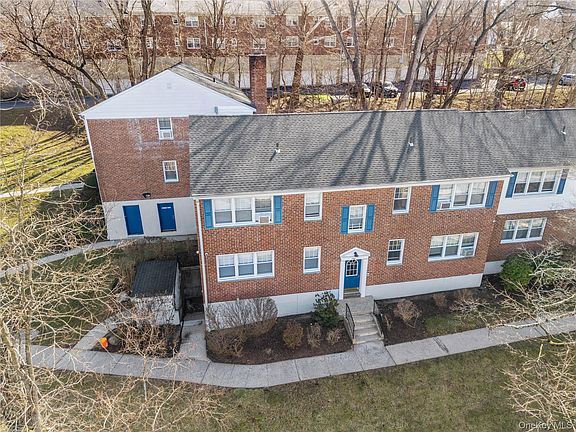 2nd image of 138 Underhill Ave #2B