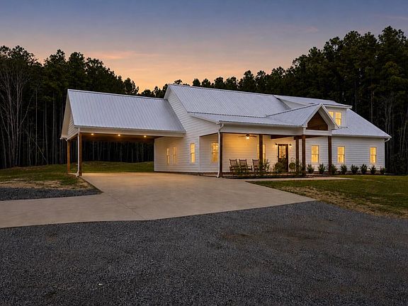 3rd image of 523 Bryant Rd