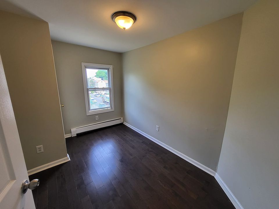 2nd image of 226 16th Ave #3E