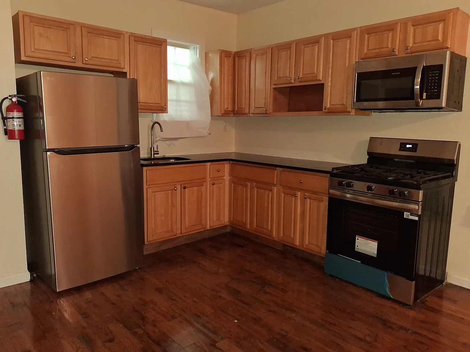 3 bed, 800 sqft, $2,500 — Photo 3