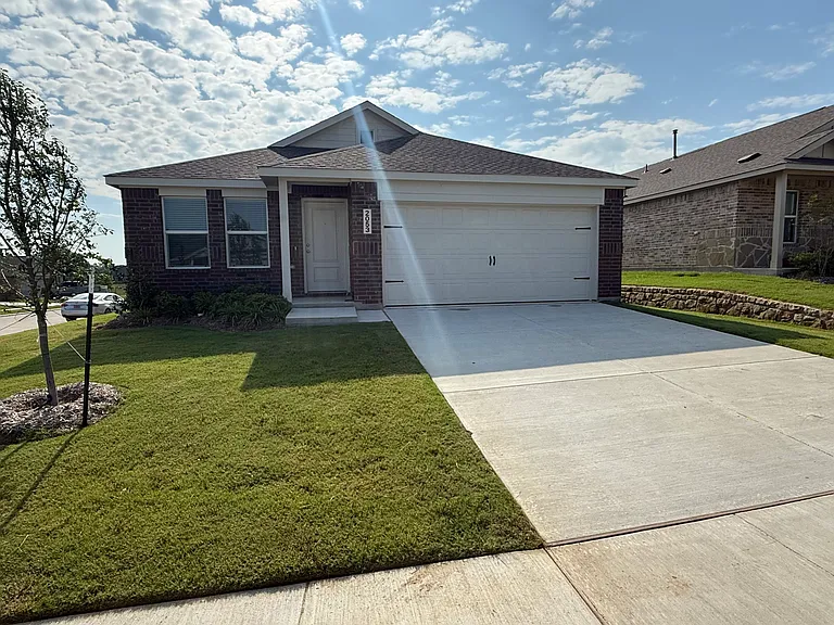 2053 Derby Ln — Photo 1