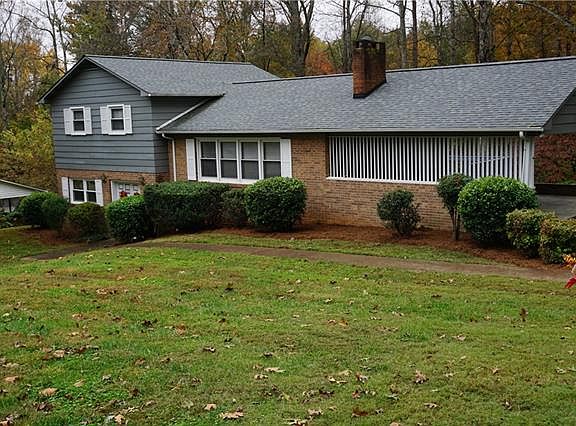 2nd image of 2323 Lakeside Terrace Cres