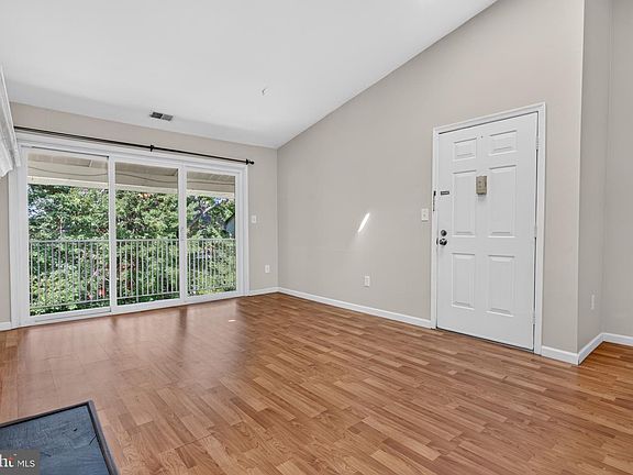 3rd image of 35 Kite Ct