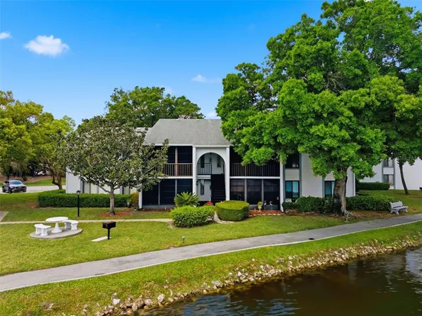 1135 Pine Ridge Cir W APT A2, Tarpon Springs, FL 34688