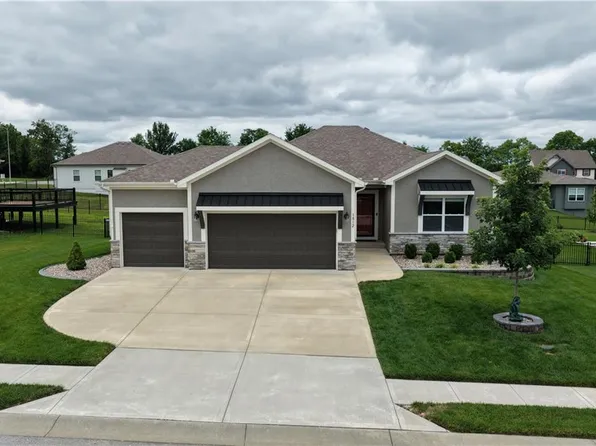 1812 Winchester Dr, Pleasant Hill, MO 64080