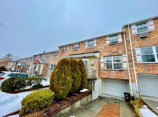 240-39 67th Ave, Douglaston, NY 11362
