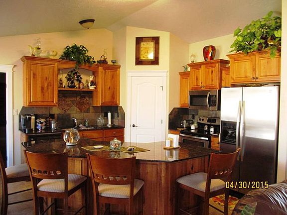 Kitchen & Breakfast Bar