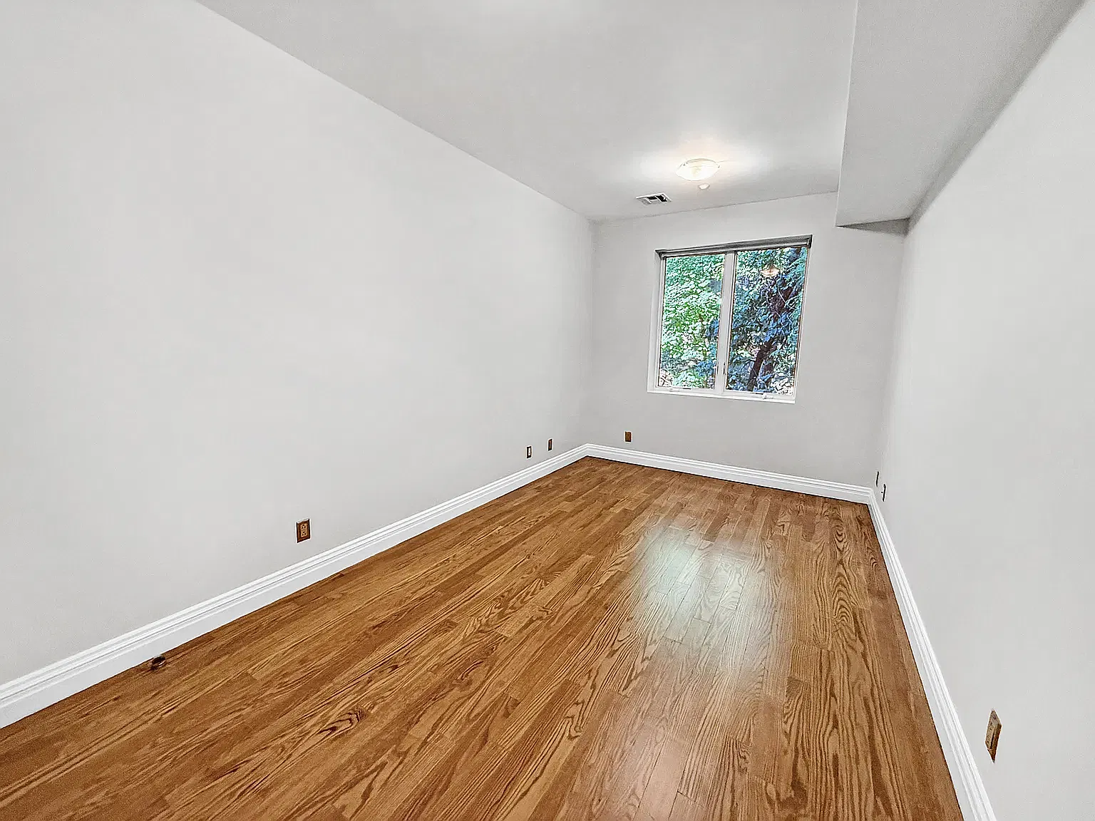 212 Bennett Avenue — Photo 3