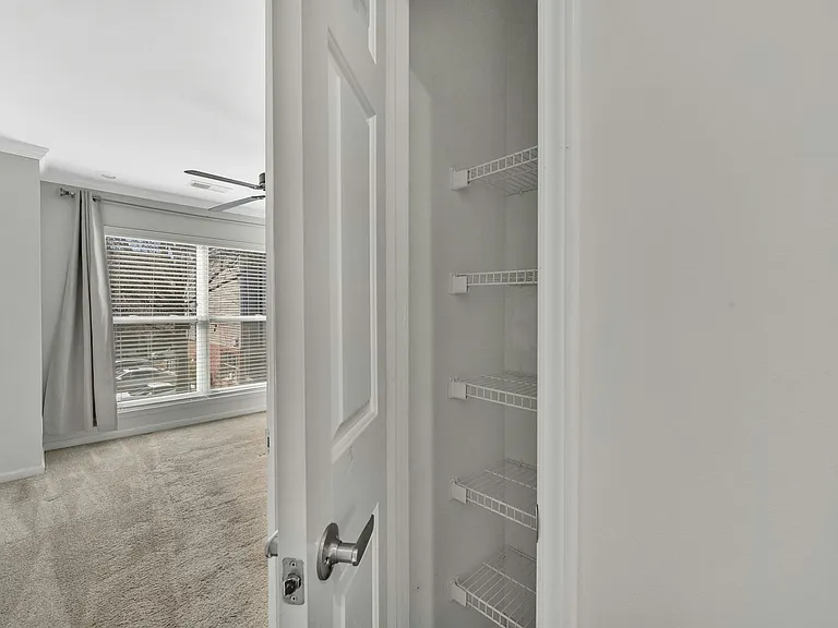 505 N Graham St — Photo 14