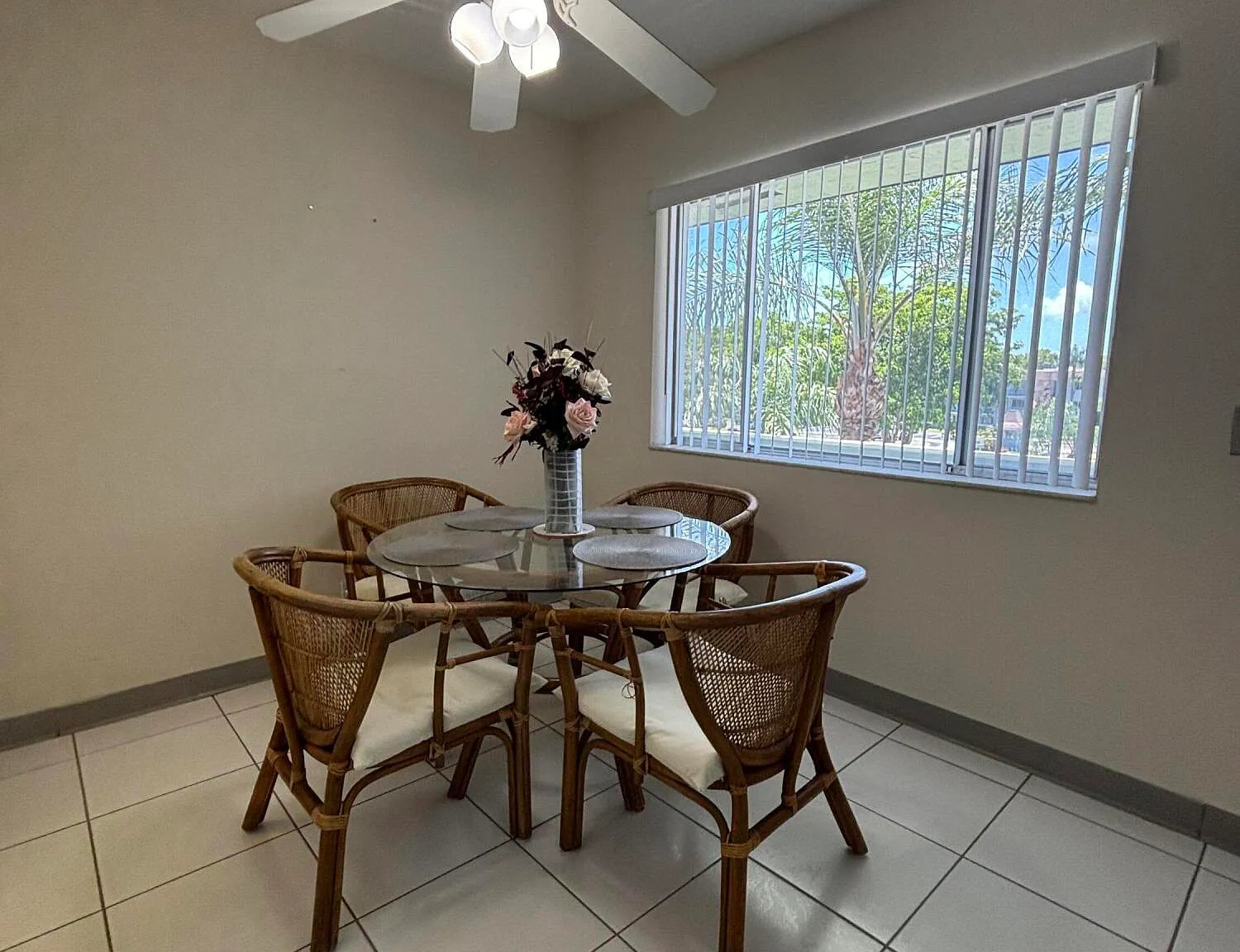 2 bed, 1.5 bath, 865 sqft, $1,700 — Photo 2