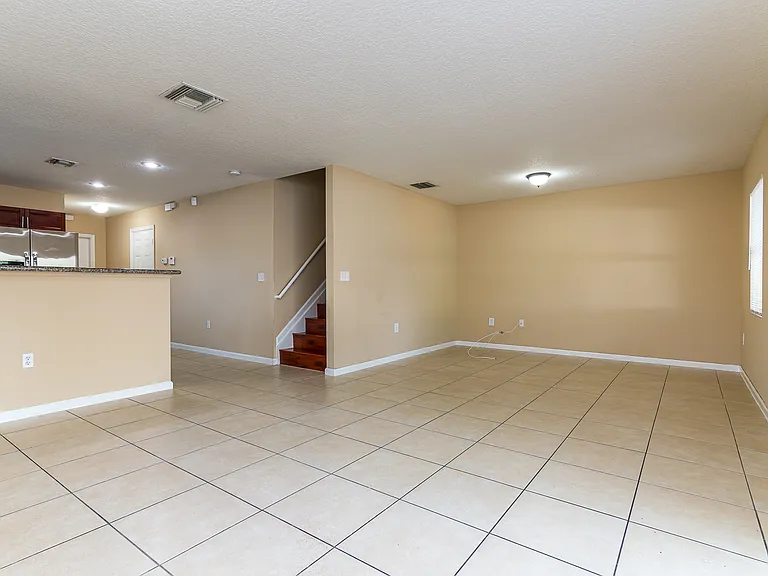 959 SW 15th St — Photo 4