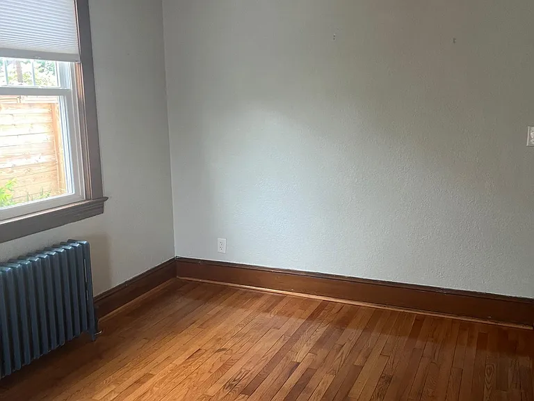 903 Monument Ave — Photo 5