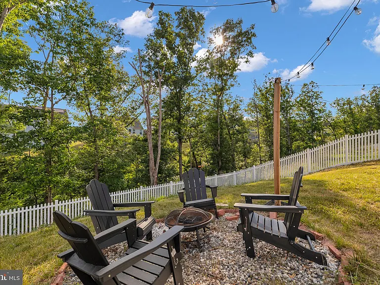 131 Thornton Way — Photo 41