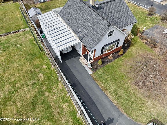 4th image of 1074 Lower Demunds Rd