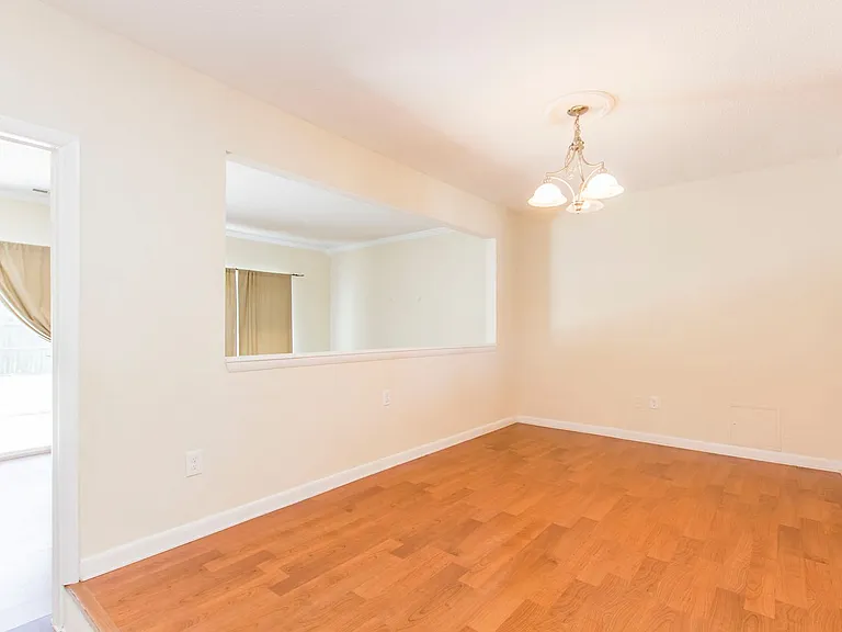 640 Counselor Sq — Photo 15