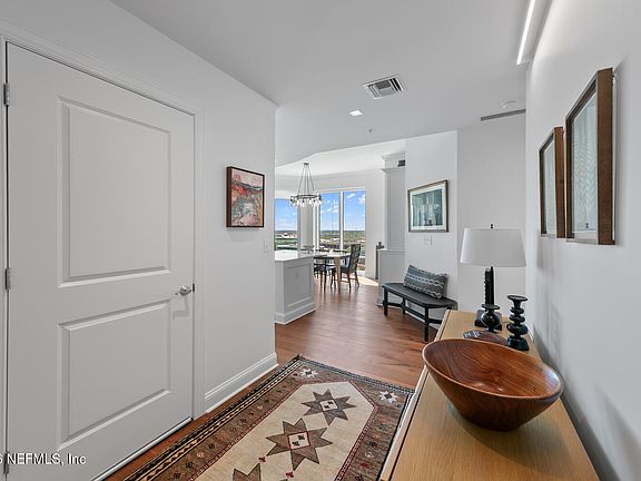 3rd image of 1431 RIVERPLACE Boulevard #1410