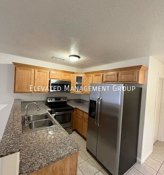 1st image of 202 San Clemente Ave NW #5