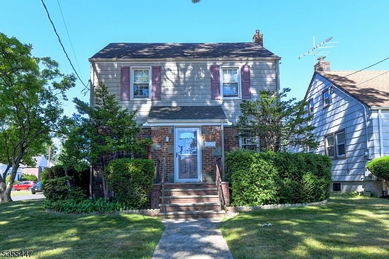1st image of 262 Chestnut St