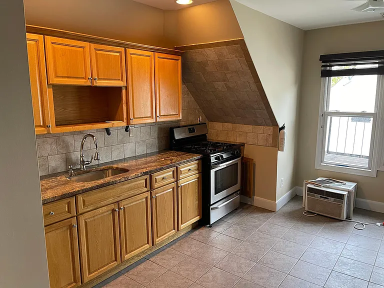 KITCHEN/LIVING AREA