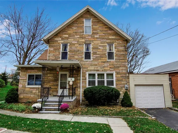 7 Prospect St, Forestville, NY 14062