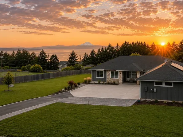 1409 Village Heights Place, Camano Island, WA 98282
