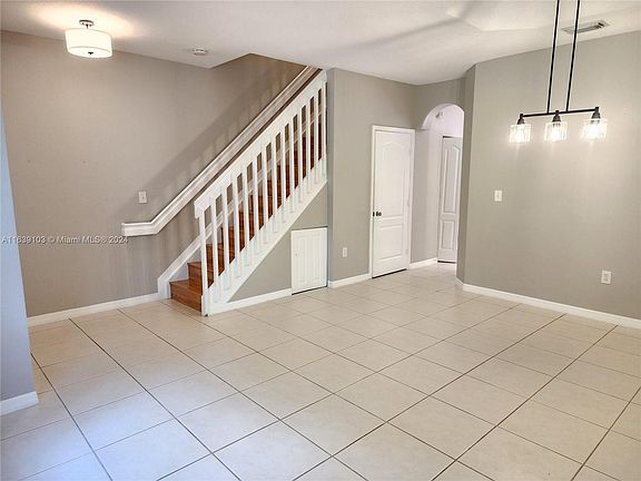 4th image of 15720 SW 92nd Ave Unit 1A