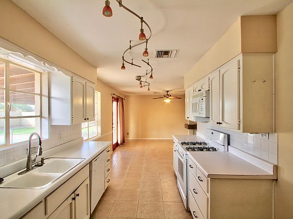5th image of 6244 E Earll Dr