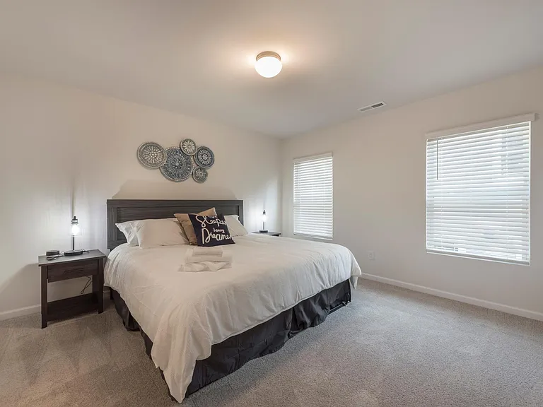 1140 Eastway Dr — Photo 16