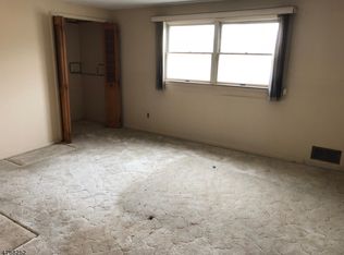 273 Hayes Dr, Rochelle Park, NJ 07662
