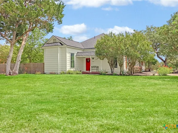 605 E Donegan St, Seguin, TX 78155