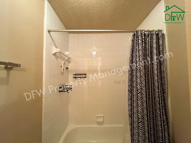 2412 Amber Hill Ln — Photo 70