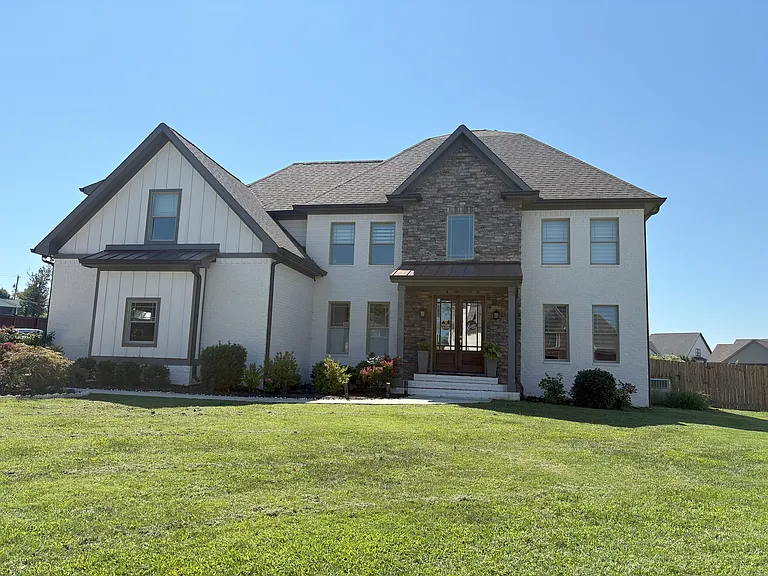 7814 Dunwoody Dr — Photo 2