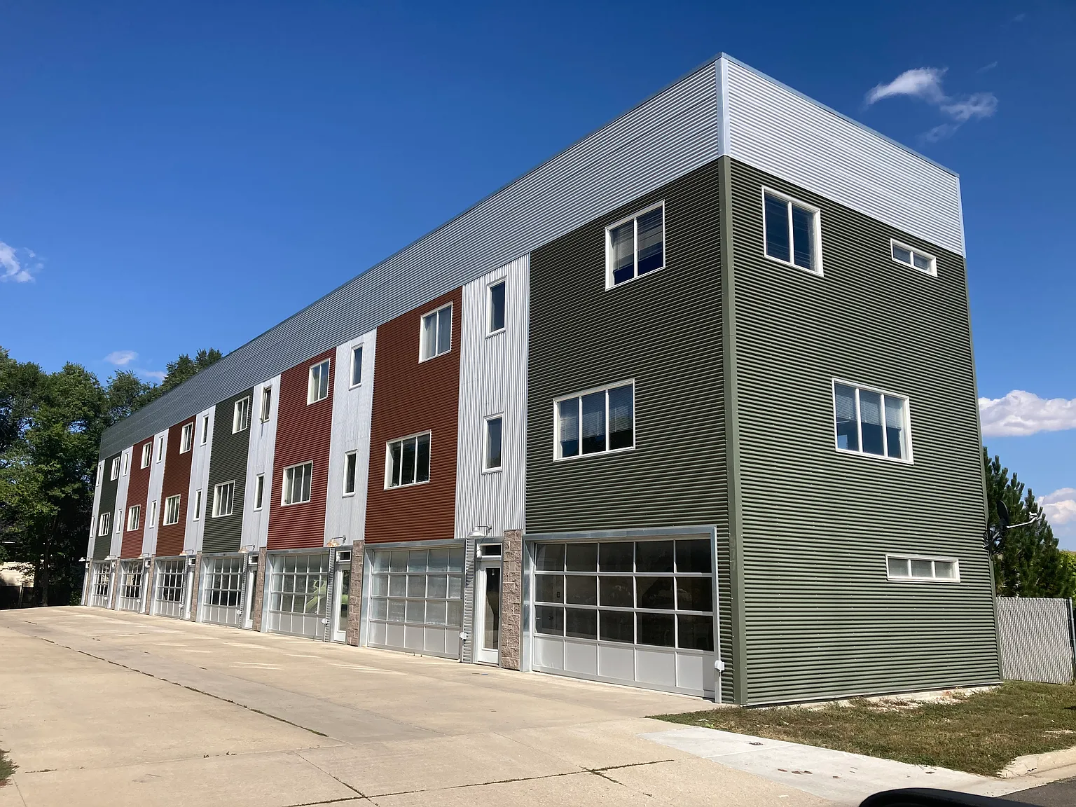 1 bed, 1.5 bath, 1100 sqft, $1,650 — Photo 2