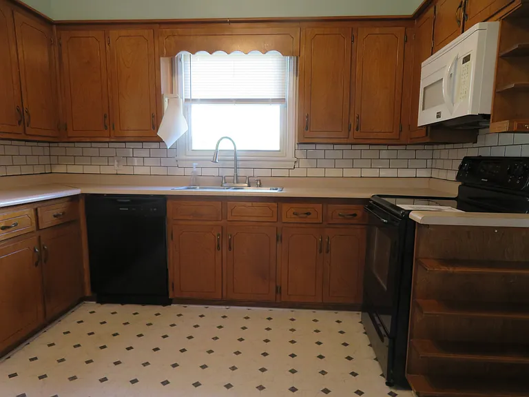 303 Flat Rock Rd — Photo 14