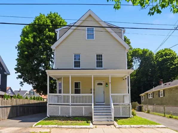 26 Calumet St, Peabody, MA 01960