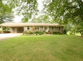 705 Robinhood Rd, Reidsville, NC 27320